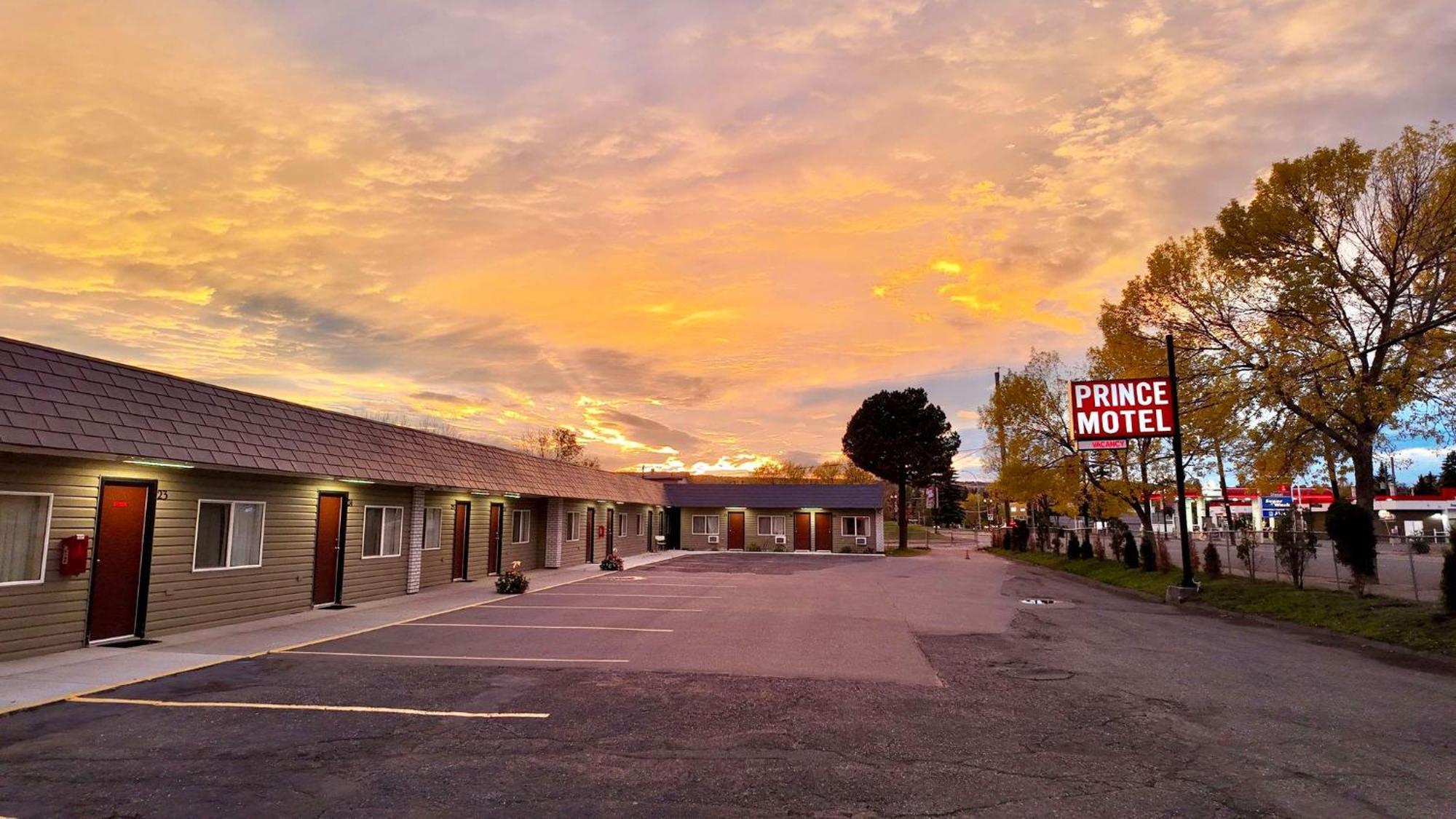 Prince Motel Принс Джордж Екстериор снимка